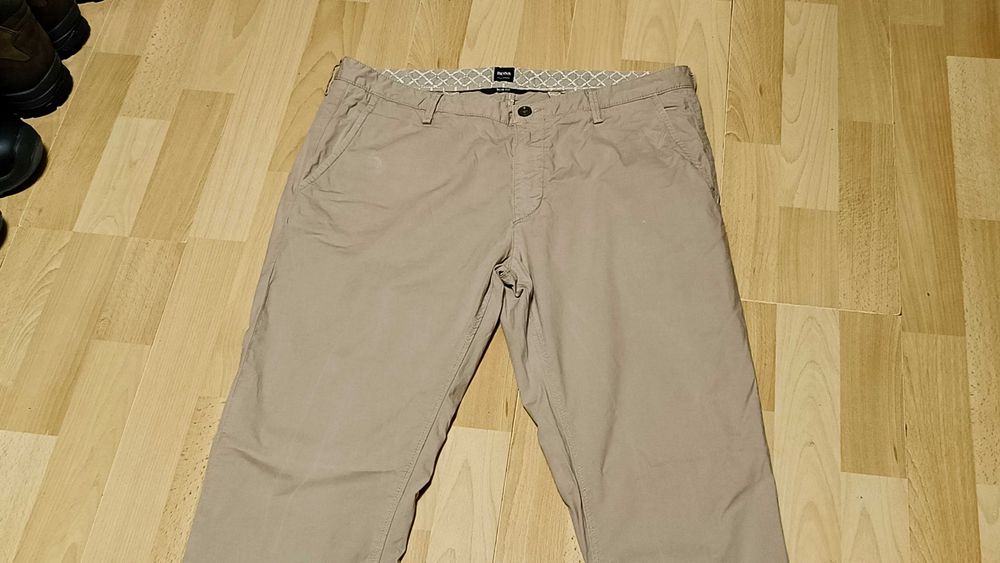 Męskie spodnie HUGO BOSS ROGAN3 r.L stan bardzo dobry