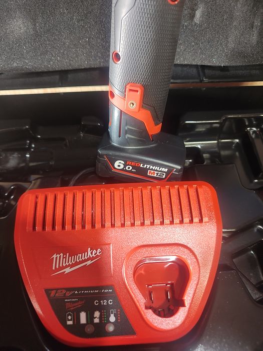 Milwaukee M 12 nożyce do blachy