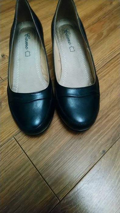 buty czarne r 37,5  na słupku