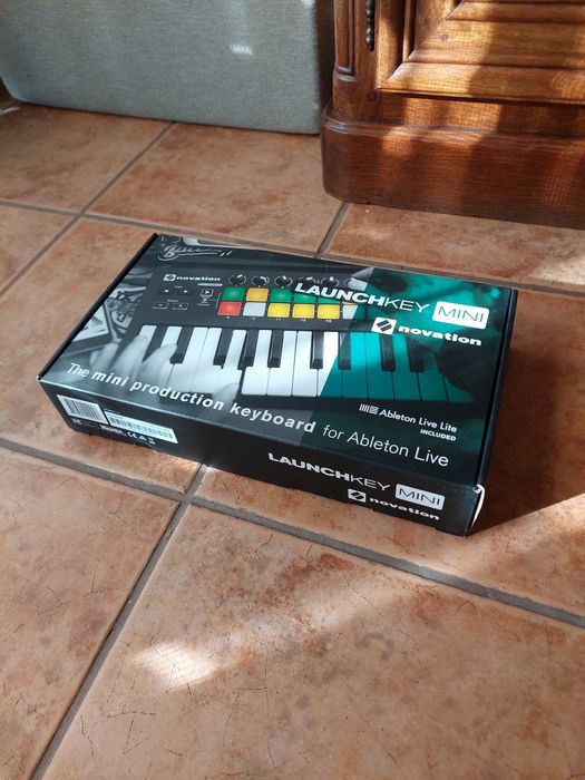 Teclado MIDI Novation Launchkey Mini MK2
