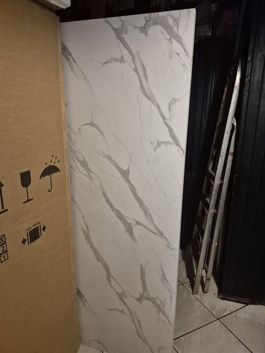 Blat laminowany w dekorze marmuru