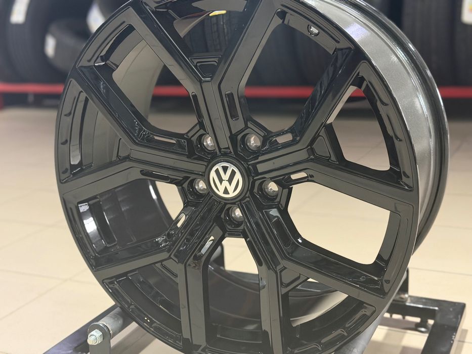 Диски Replica Volkswagen 369 (BLACK AND MILLED) R20*8,5 5x120 ET38 Dia65,1