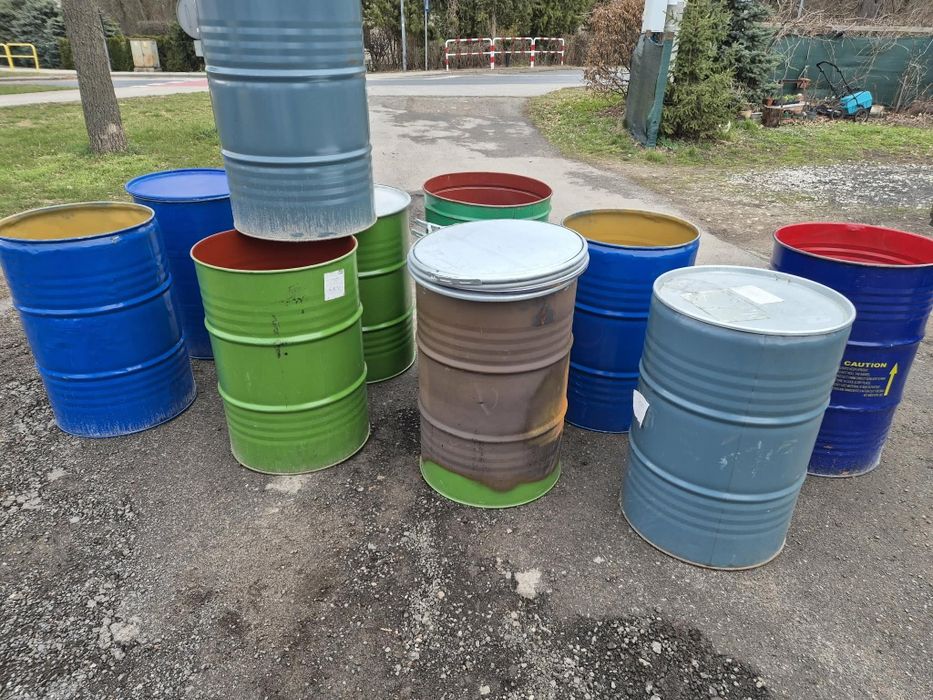 Sprzedam beczki 200l , z możliwością transportu.