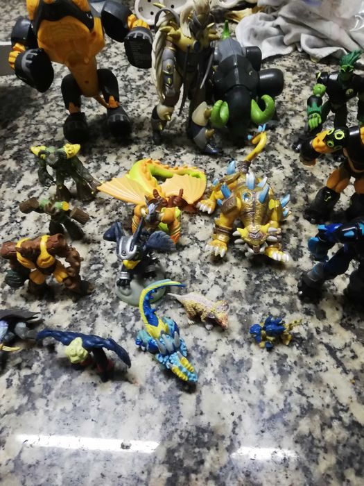 Brinquedos e bonecos para colecionadores ou criança