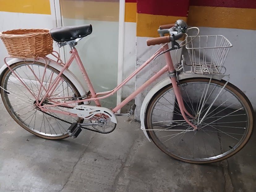 Bicicleta antiga de senhora