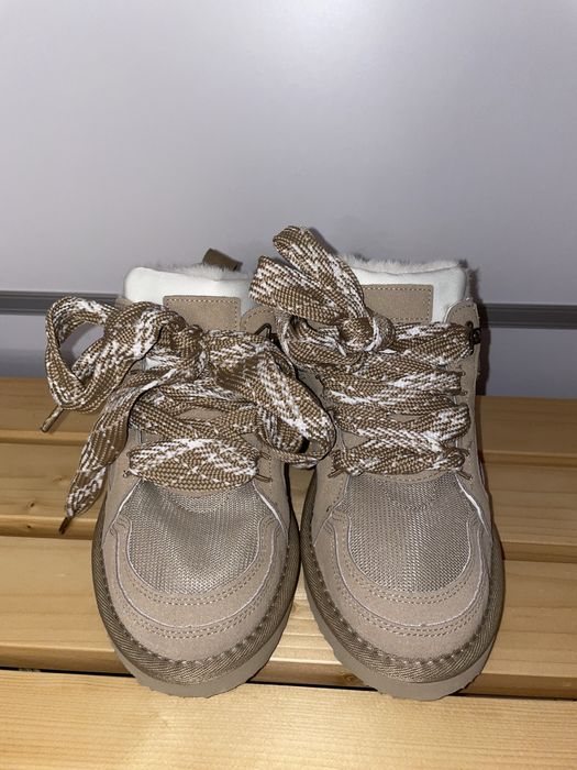 Теплі бежеві кросівки