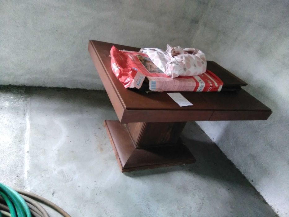 Mesa de Sala Quadrada em Madeira, Extensível com Pé Central (Estilo Moderno / Robusto)