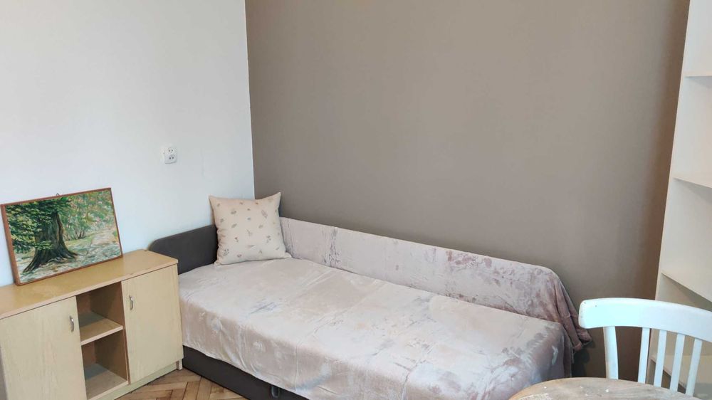 Pokój dla młodej kobiety-wynajem 430zł/m-c. Całkowity koszt 830zł/m-c