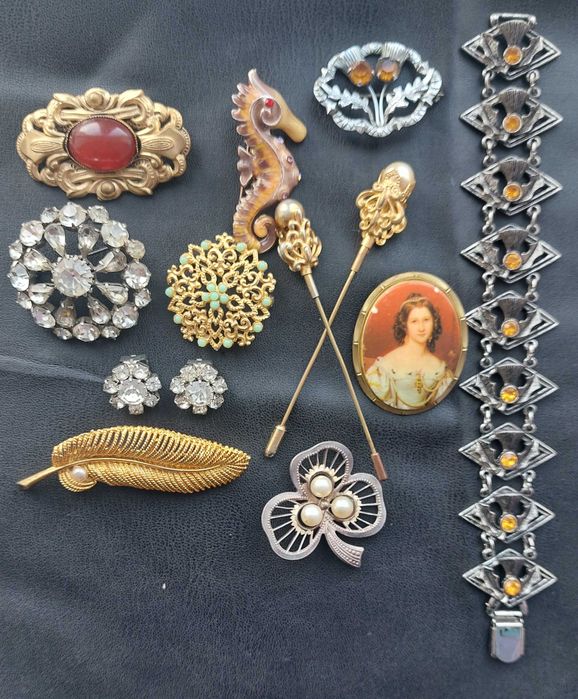 Брошки, серьги, кулоны