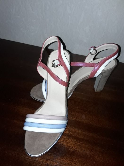 Босоножки 39,5 новые