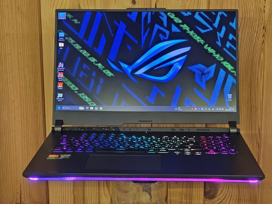 Asus Strix 17.3" 2K 240Hz/R9 7845HX/RTX 4050/DDR5 32GB/SSD 1TB