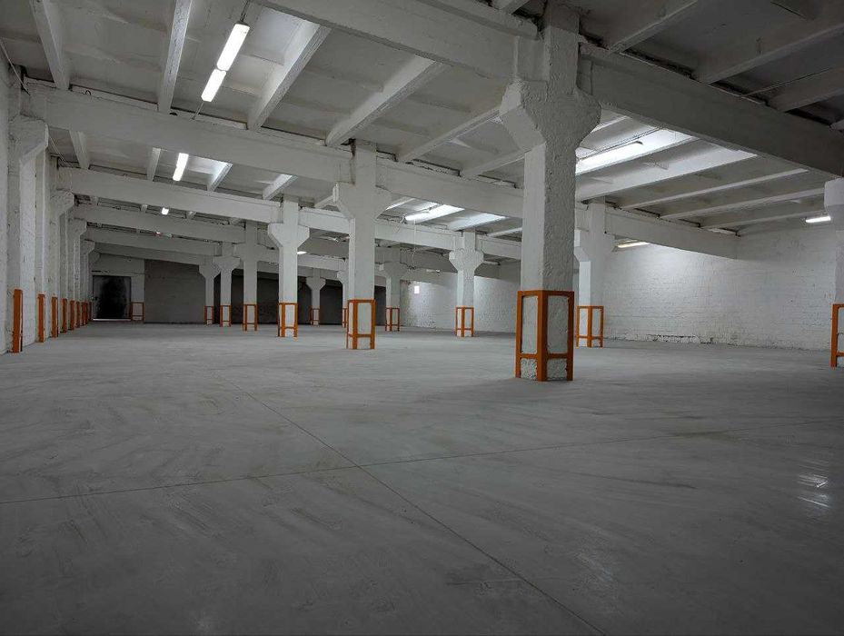 Оренда складу 982 м2, 1-й поверх з рампою. Центр Києва. Від власника.