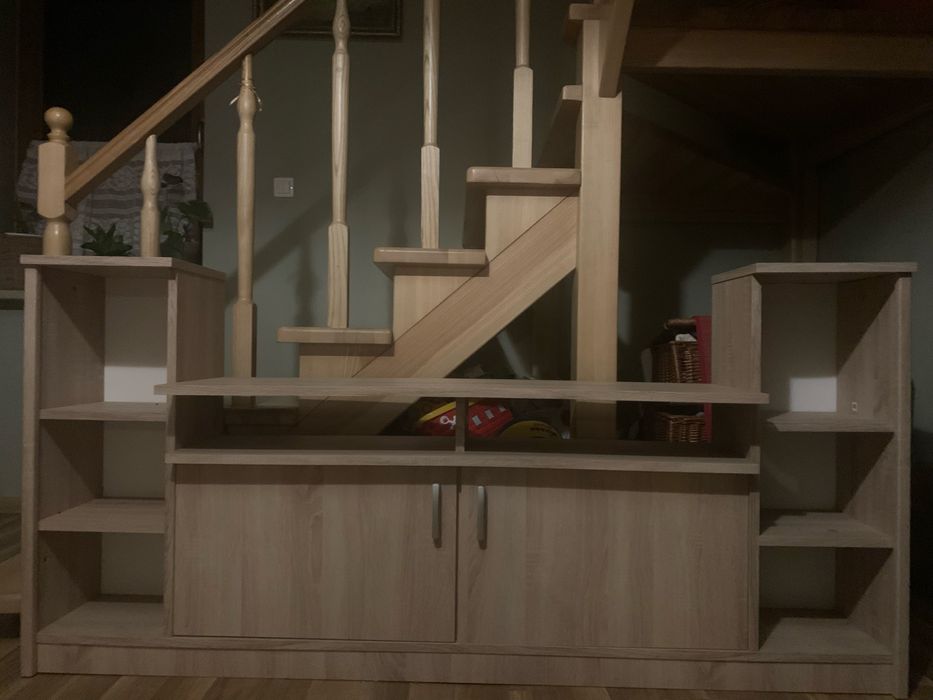 Półka pod telewizor