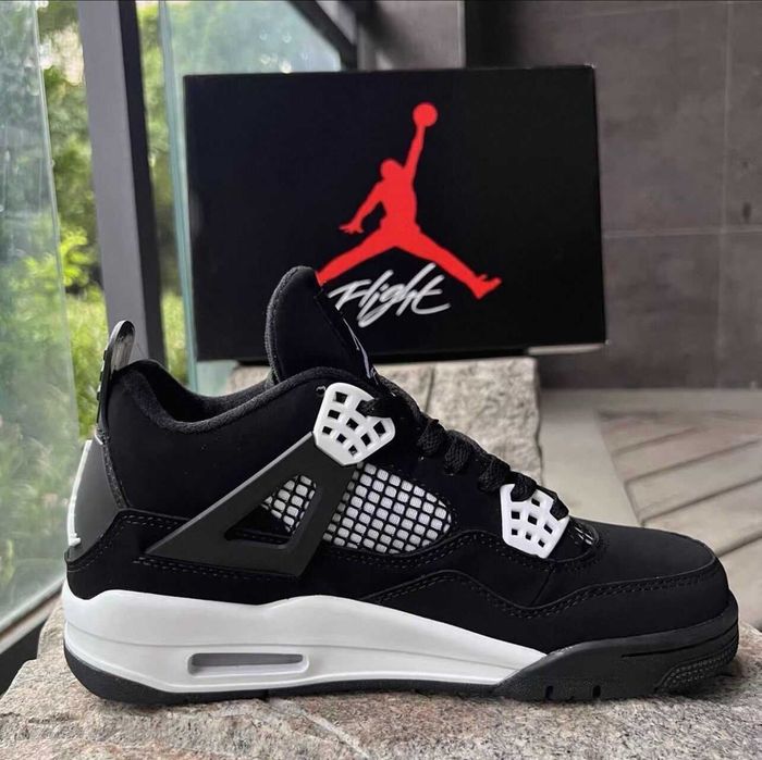 Air Jordan 4 Retro White Thunder  R. 42
