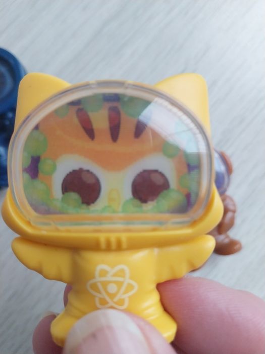 10 figurek Milka Secret Box z mrugającymi oczami