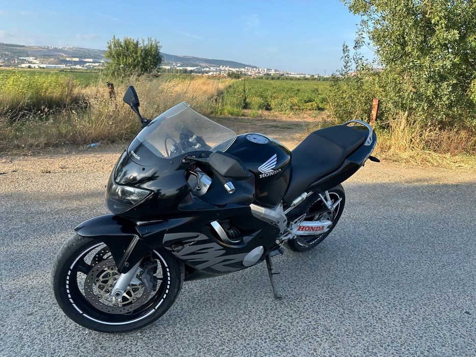 Honda cbr  600 f4