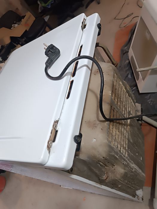 Газова плита, кухонна витяжка