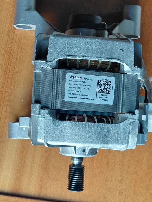 Silnik YXT220-2d (L) od pralki Whrilpool FFL 6038 B PL,