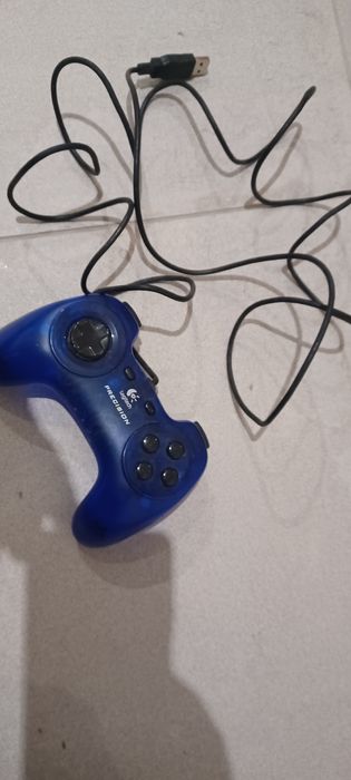 Comando Logitech como novo.