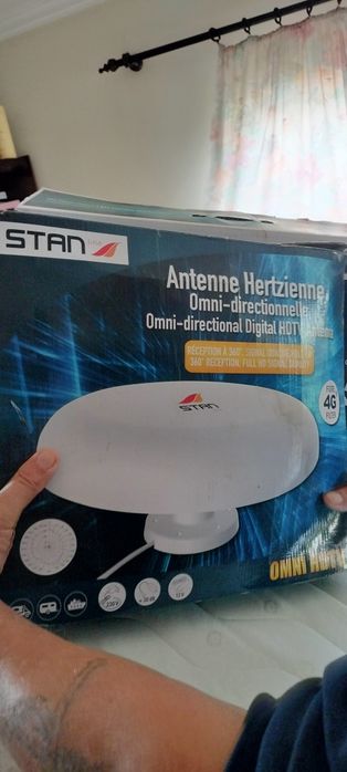 TV e parabólica caravana