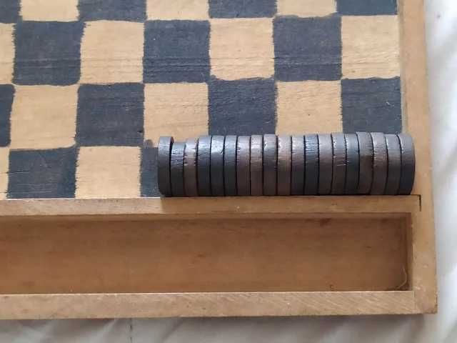 Tabuleiro de Damas Artesanal Antigo