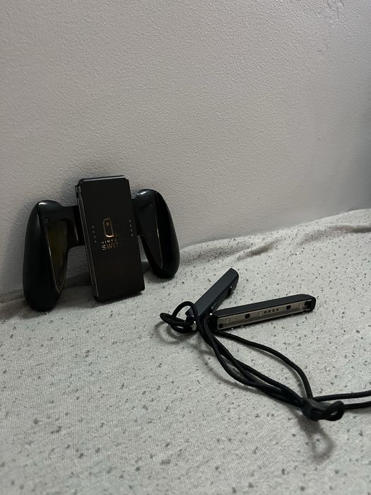 Nintendo Switch OLED + 2 gry