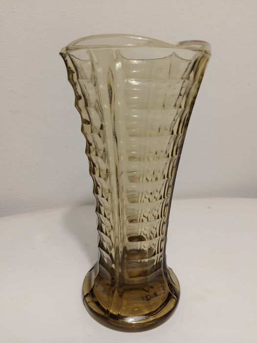 Piękny wazonik w stylu art deco ITALIA szkło prasowane