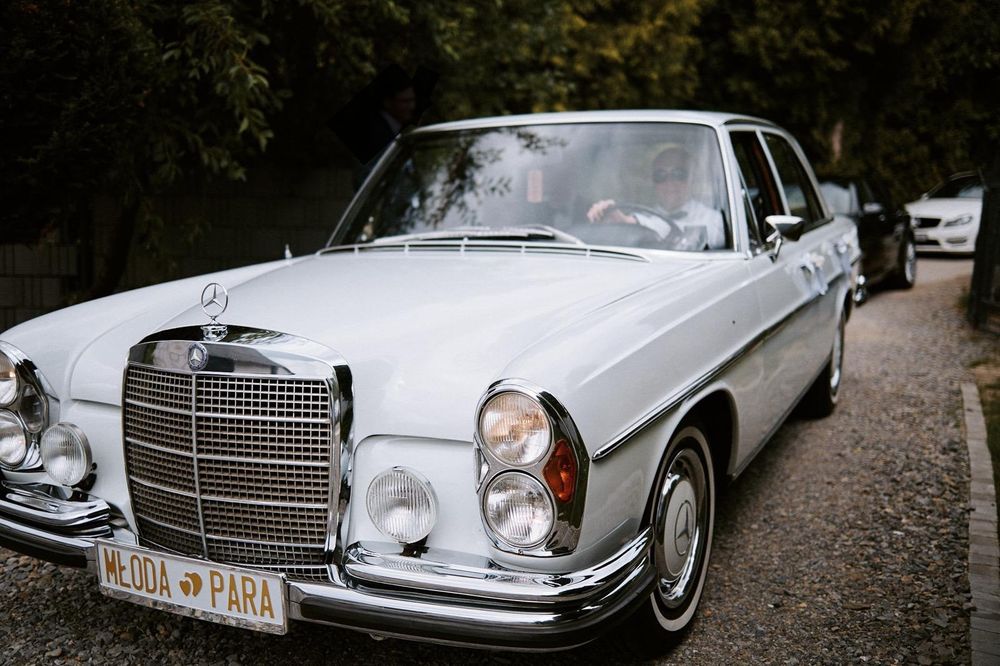 Auto do ślubu, biały Mercedes w108, 1972r