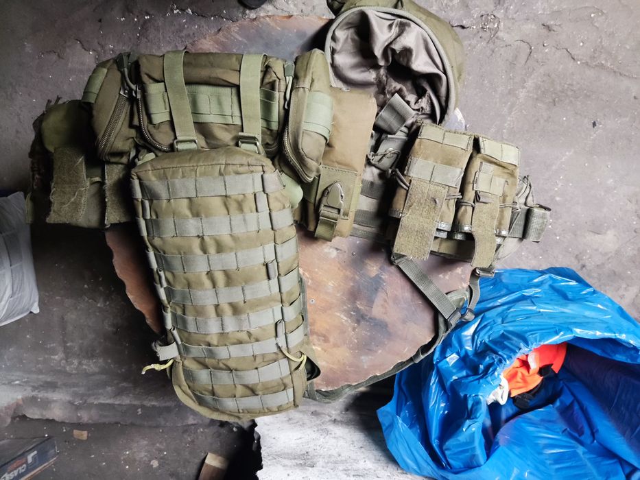 Pasoszelki plus ładownice.