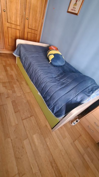 Quarto juvenil menino
