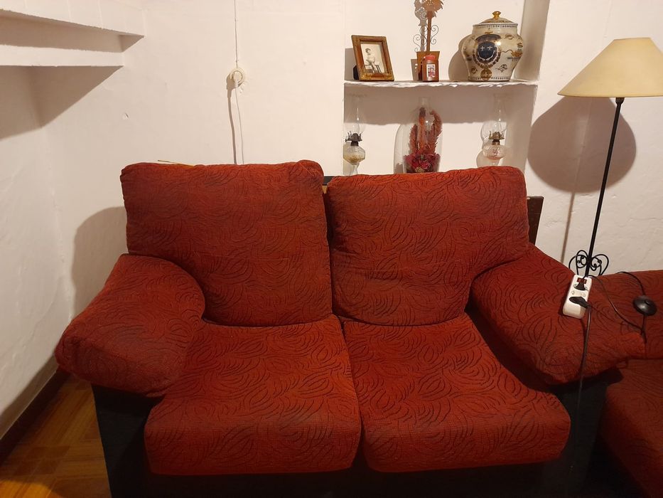 Dois sofás praticamente novos