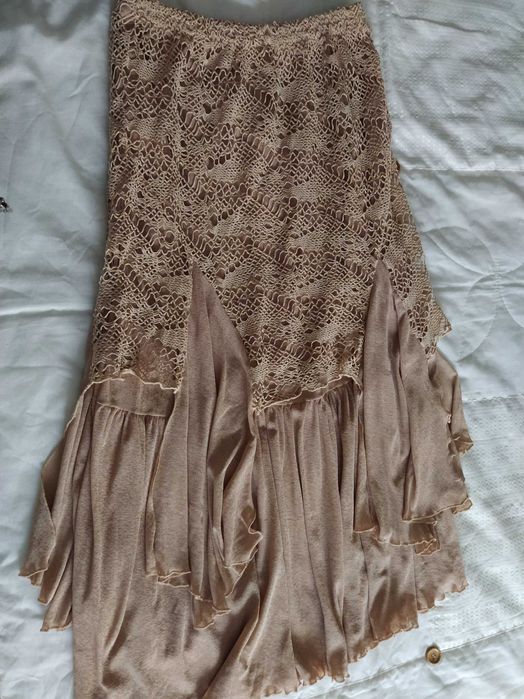 Conj. novo Saia + Blusa bege em renda crochet tam. M/L