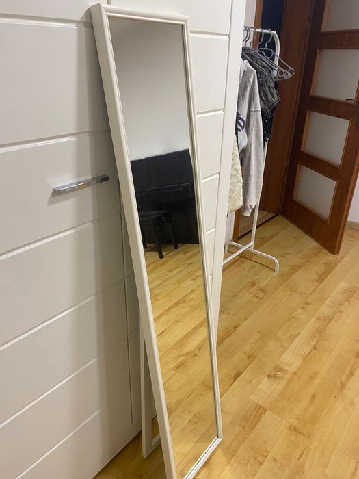 lustro białe do pokoju