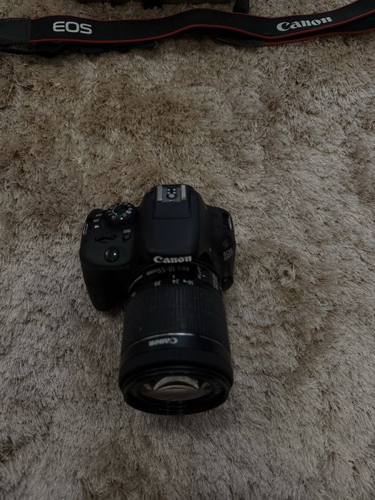 Canon EOS100D.