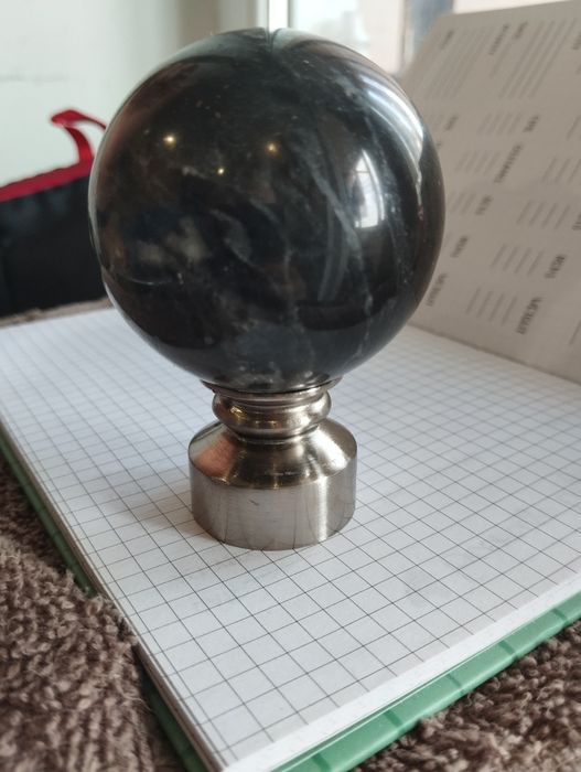 Куля 55мм 320гр.
Є кріплення для використання як дверної ручки