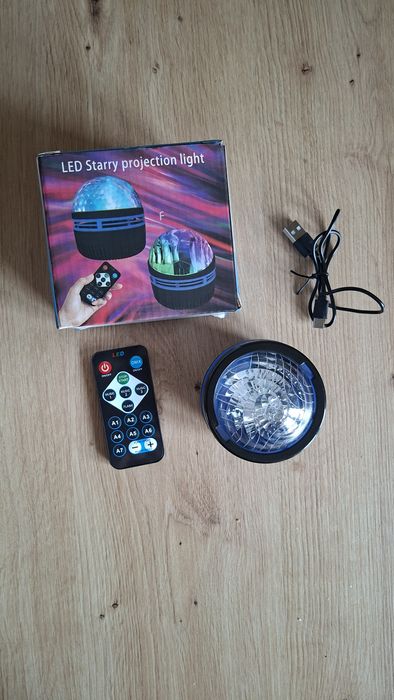 Lampka nocna LED RGB z pilotem i trybami świecenia