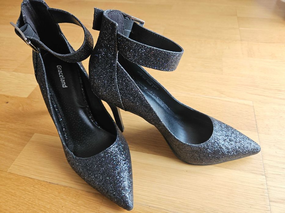 Szpilki Graceland, roz. 37, czarne, błyszczące, z paskiem, nowe