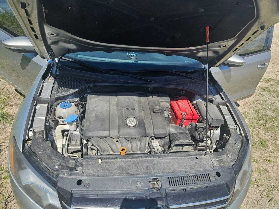 Продаю Volkswagen Passat B7 2011р 2,5л Автомат пишіть на Вабер або дзвоніть