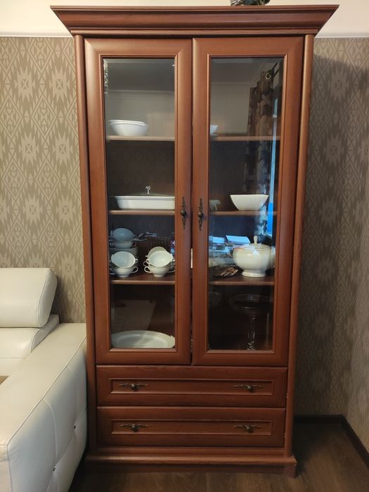 Witryna drewniana szklane drzwi szuflady