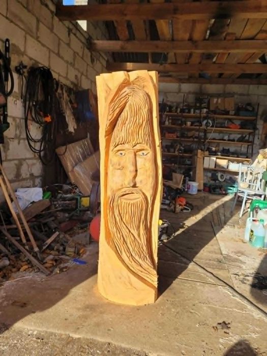 Rzeźba drewniana twarz mężczyzny