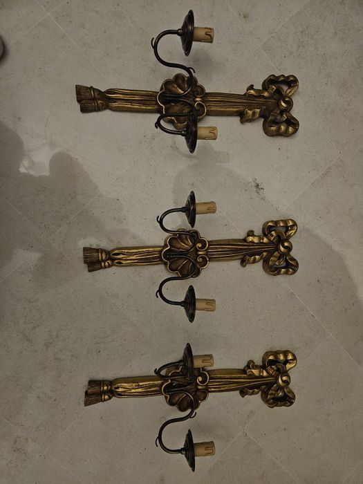 Três apliques e seis abajours
