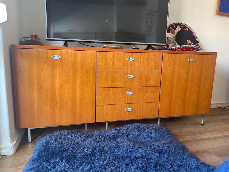 Aparador em madeira massiça