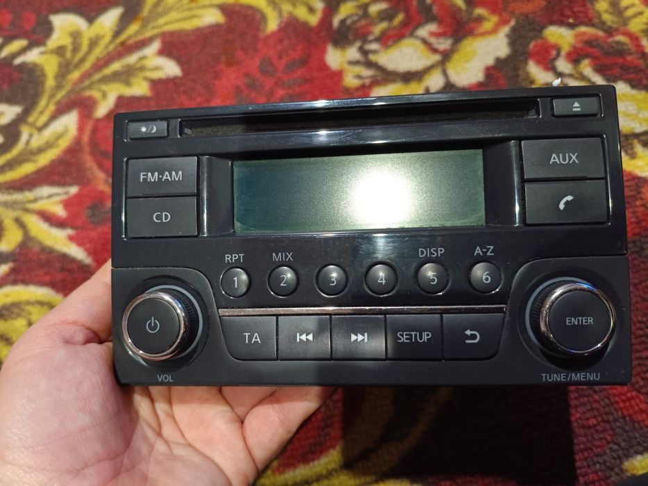 Продам магнітолу і консоль