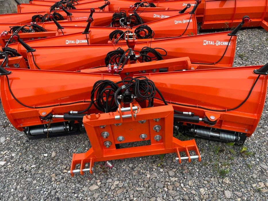 Pług do śniegu do tura tuz strzałka składany Metal Technik transport
