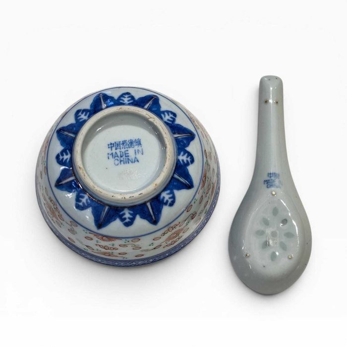 Conjunto Chinês Porcelana “Rice Grain” com Tigela e Colher – Dragão Azul | Made in China