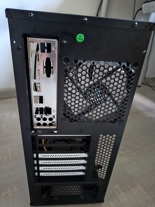 czarna obudowa do komputera FRACTAL DESIGN