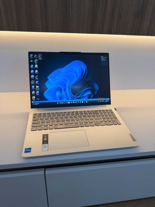 Lenovo IdeaPad Slim 5 16IRL8 — Core i7 / 16GB / 512GB SSD