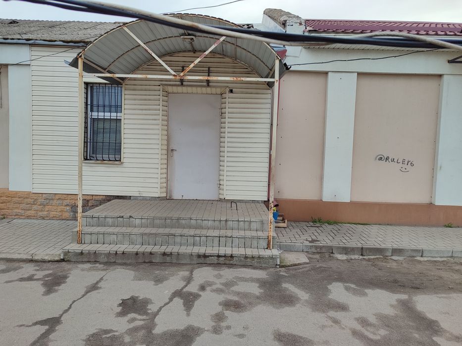 Оренда - приміщення 28,3 кв м, з окремим входом напроти центр. ринку