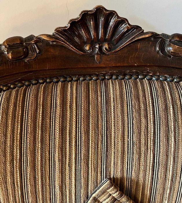 Antyk. Piękny rzeźbiony fotel ludwikowski. Starannie odrestaurowany.