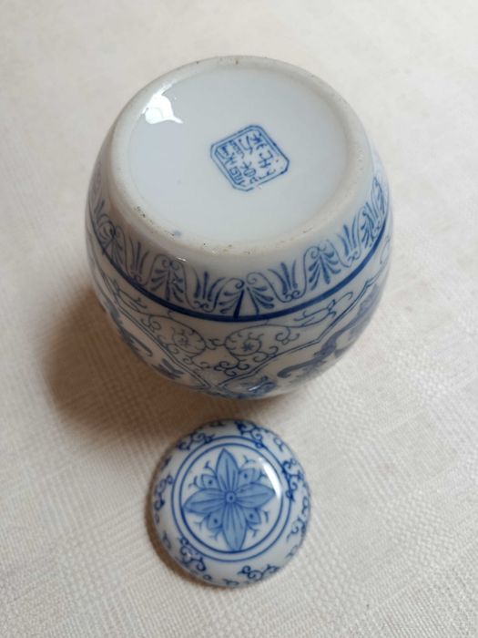 Pote Porcelana Chinesa Azul e Branca c/ Tampa